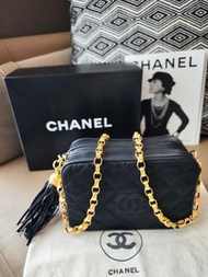 已出售Chanel Vintage 雕花鏈流蘇綢緞相機包