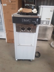 เครื่องทำไอศครีมซอฟเสริฟ เครื่องทำไอศครีม รุ่น HB-8218 Ice Cream Makers แบบตั้ง 2200W เครื่องทำซอฟคร
