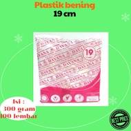 Dayana 19 clear plastic bag, contents 300 grams