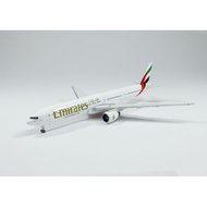 Miniature Airplane Emirates Airlines Boeing B777-300Er Medium Size