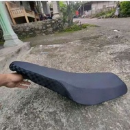 Satria Fu roadrace seat, sandpaper x 3D chess,/ Fu roadrace seat, 3D chess leather variation