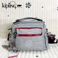 กระเป๋าถือหรือสะพายข้าง KIPLING Square Handbag &amp; Shoulder bag ขนาดกลาง วัสดุ Polyester 100%
