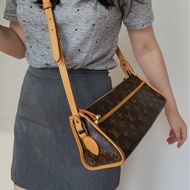 【99新 ✨ 全網最低價！】Louis Vuitton/LV 三角包 鬆弛感之選