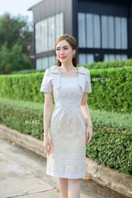 ชุดผ้าไทยแพรวากาฬสินธิ์ คอเหลี่ยม แต่งโบว์ไหล่ ทรงสอบ อัดกาวทั้งชุด ทุกชิ้น ซิปซ่อนด้านหลัง (S-2XL) 