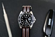 黑色表框OMAX～歐馬仕～尚勞利仕名款 黑水鬼submarine造型不鏽鋼製石英錶～三色nato錶帶