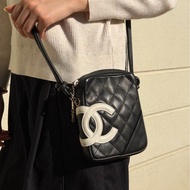 【96新 ✨ 全網最低價！】中古 Chanel香奈兒 Chanel mini 黑白康鵬相機包（下單前先詢問庫存❗️）