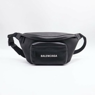 Balenciaga Everyday小牛皮腰包