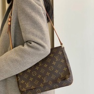 ✔️ LV Louis Vuitton 路易威登 MonogramM51257 橫式王菲包/肩背包