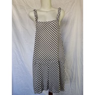 D19 Dress bergaris tanpa lengan