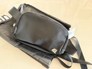 Lululemon Everywhere Belt Bag 黑色腰包 - 全新
