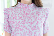 Narinari : MT4636 Frill-Trimmed Floral Blouse