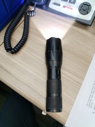 ULTRAFIRE手電筒～XML-T6 LED 白光變焦TORCH