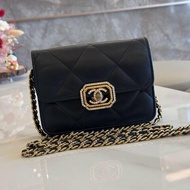 CHANEL 小牛皮方鑽迷你口蓋包