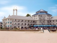 Cedar Point Hotel Breakers