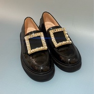 RV/Roger Vivier 羅傑.薇薇亞 水鑽黑色亮面樂福鞋 金色裝飾扣 37碼 無附件。