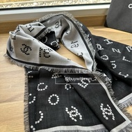 ⭐️售出/絕版⭐️香奈兒 雙面黑灰披肩圍巾