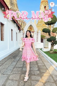 Maria Diamond สีชมพู Por Mai Dress เดรสชุดไทยประยุกต์ทันสมัย ผ้าไหมเกาหลีพิมพ์ลายโทนสีชมพู ใส่ง่ายทรงสวยเหมือนงานสั่งตัด มีซับใน ใส่ได้หลายโอกาส