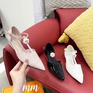 Very pretty stone flower tag canoe, non-sloping boat sole, very pretty on the feet, I'm available in