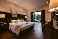  35 m² dengan 1 bilik tidur dan 1 bilik mandi peribadi di Tuban (Deluxe Room Pool Access with 1 BR #