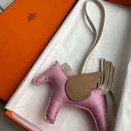 Hermes 粉/咖 小飛馬吊飾