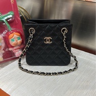 Chanel mini bucket bag黑色荔枝牛皮金扣