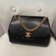Chanel Bag  黑金牛郵差包 business affinity