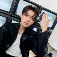 CHRISCHIU表情按鍵15W二合一磁吸支架無線充電器(手機+Watch)