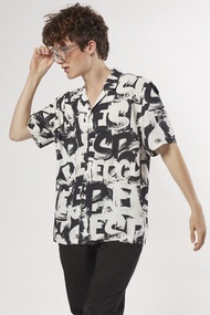 ESP เสื้อเชิ้ตฮาวายลายแปรงปัด ผู้ชาย สีดำ | Brushstroke Print Hawaiian Shirt | 03831