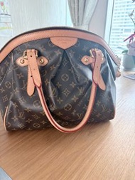 正貨 LV  Tivoli GM 水餃包 9成半新連塵袋 M40144