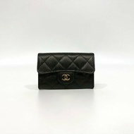 CHANEL黑色金釦粒紋牛皮下蓋單層卡包AP0214