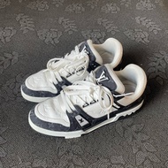 95新lv trainer黑白熊貓42碼無附件 成色不錯