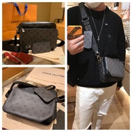 LV sling bag☽Purchasing LV Louis Vuitton men s bag TRIO messenger bag Black Samurai five-in-one shou