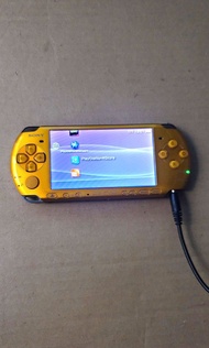 PSP 3006遊戲機 當年玩物 現在摷到返出嚟 有原裝火牛充電線 沒有電池 以前一直正常用開 多年沒有用 唔包好壞 只限寄順豐