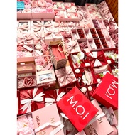 FRAGRANT WAX FLOWER BOX WITH PAPER BAG AND (lipstick not included).SIZE 13.5 x13.5 x 8.M.O.I BOX 20 