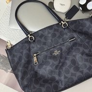 COACH 經典老花水餃包-藍色