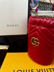 Gucci GG Marmont 紅色水桶包
