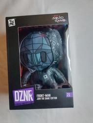 魷魚遊戲 DZNR Front-Man 收藏級公仔,YuMe DZNR 烏賊遊戲毛絨玩具 – 7 英吋(約 17.8 公分)正面男士限量版設計師收藏毛絨玩具,分體藝術設計,柔軟的優質布料 – Netf