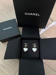全新Chanel 大熱心心珍珠耳環