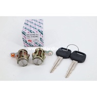 Toyota Corolla EE90 / AE92 4 Door 88-92 Door Lock L+R with Key | OE Part Number : 69005-12740