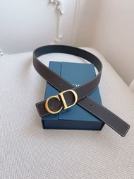 💥現貨💥 高級質感百搭迪奧CD金扣荔枝紋雙面可用皮帶 | Dior CD Gold Buckle Grain Calfskin Reversible Belt|
