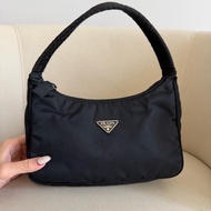 Prada hobo 黑色