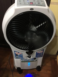 CELLINI ITALY MIST FAN 冷霧風扇兩把一把係可以差電式$550二手一切正常無搖控器西貢區取