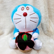 Boneka Doraemon Cupcake Boneka Doraemon bawa Kue