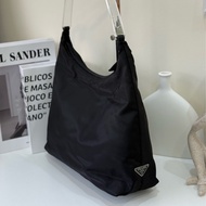 Prada hobo 包