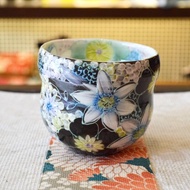 工房ゆずりは　福々碗 瓢型　彩白絵花　瀬戸焼　花柄　優しい感性　女性だけの工房　手描き　可憐　彩り豊か　湯呑　陶器 ゆずりは　クリスマス　ギフト