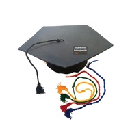 TOPI Toga Wisuda Segi Lima Warna Hitam All Size TALI kuncir MERAH