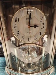 นาฬิกาตั้งโต๊ะ Citizen คริสตัล เครื่องกลไกหมุนทำงานปกติ แท้มือสองญุี้