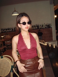 HADHERHEART - DYLAN เสื้อคล้องคอลูกไม้สีเบอร์กันดี