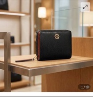 TORY BURCH H061762 Robinson 荔枝紋對摺短夾 (黑色)