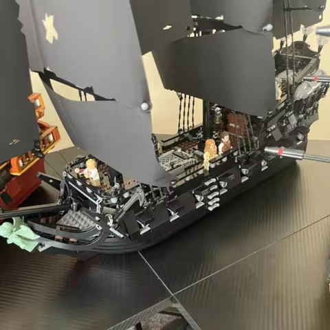 High 2862pcs Disney Captain Jack Sparrow's Pirate Ship Building Bricks Compatible 10365 Caribbean Pi